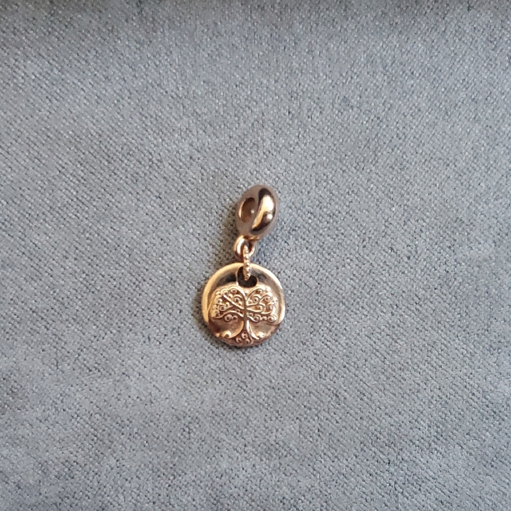 Pandora Essence Family Roots Charm